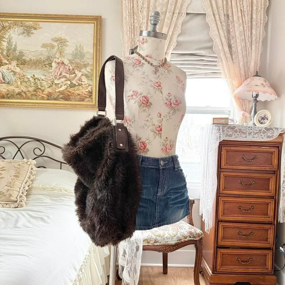 y2k‎ bath & body works brown faux fur shoulder bag